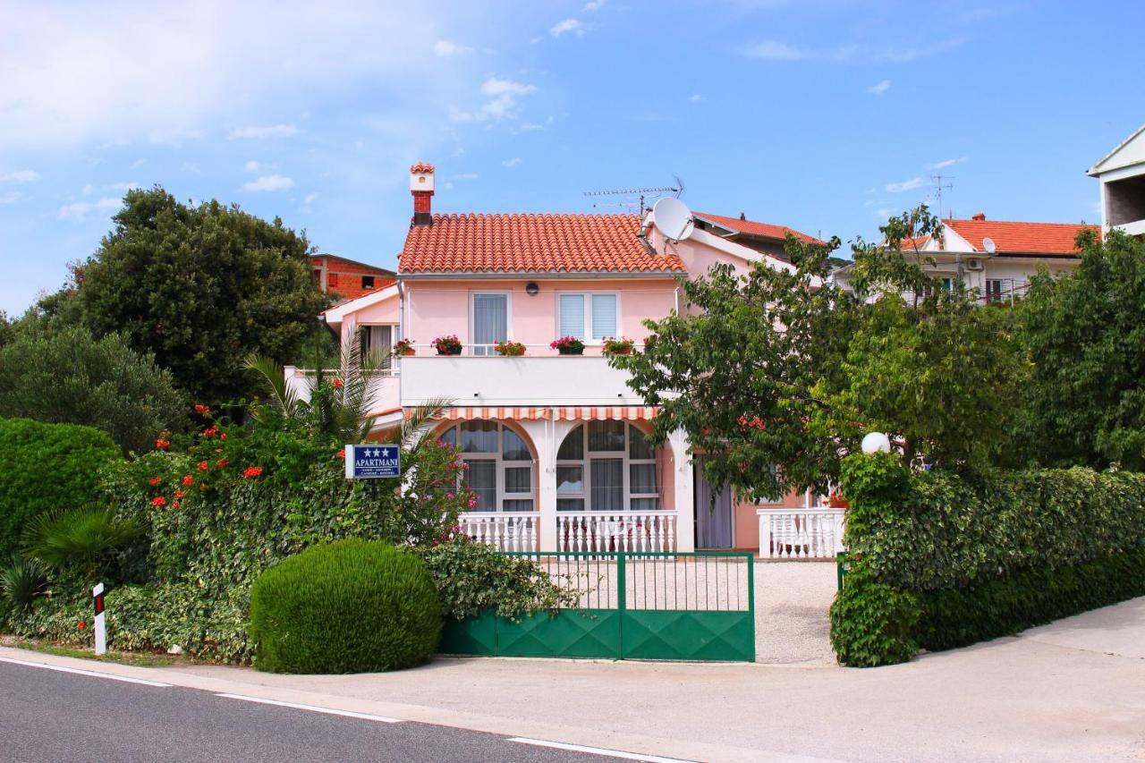 Apartments Tonka Примоштен Экстерьер фото